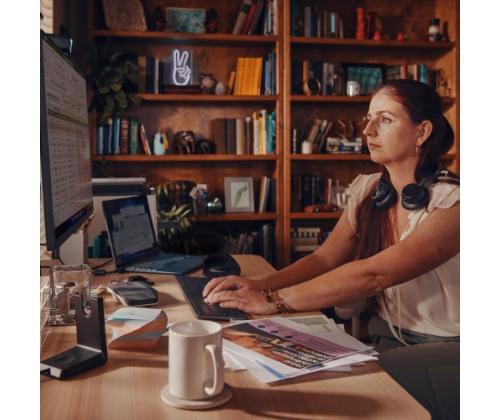 Poly Voyager Focus 2 MS Teams Wireless Headset, Bluetooth, USB-C/A Adapter, Black