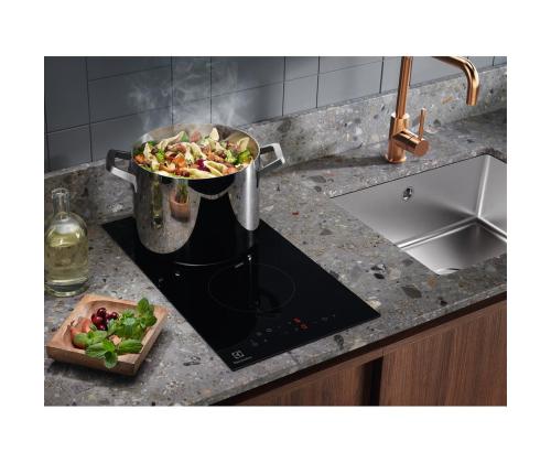 Electrolux 300 Domino, raamita, laius 29 cm, must - Integreeritav keraamiline pliidiplaat