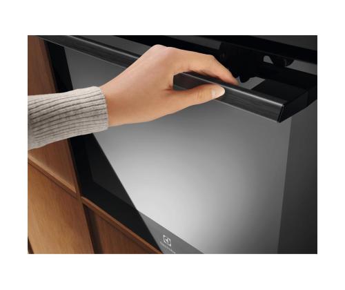 Electrolux 500 Seeria SurroundCook, pürolüütiline puhastus, must - Integreeritav ahi